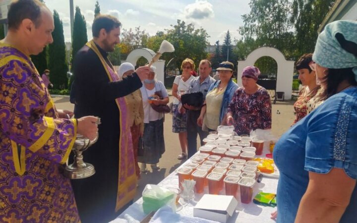 В храме Святых Новомучеников и Исповедников Церкви Русской совершен чин освящения мёда!